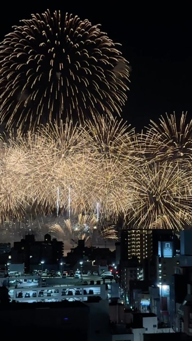 サンデイズの屋上から錦江湾サマーナイト大花火大会で打ち上げられた花火の様子をお届けします𓂃𓈒𓏸︎︎︎︎

※お客様は危険な為、屋上へ上がることが出来かねます🙇🏻‍♀️‪‪💦
⁡
⁡
#錦江湾サマーナイト大花火大会 
#ホテルサンデイズ鹿児島 
#ホテルサンデイズ奄美 
#鹿児島 
#天文館